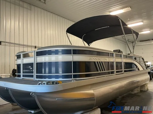 Slide: The Image of Bennington 23 L FASTBACK 23 LFB 2023 - 11