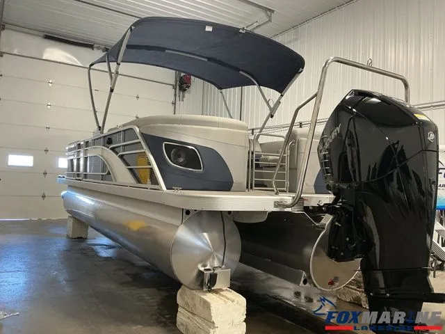 Slide: The Image of Bennington 23 L FASTBACK 23 LFB 2023 - 12