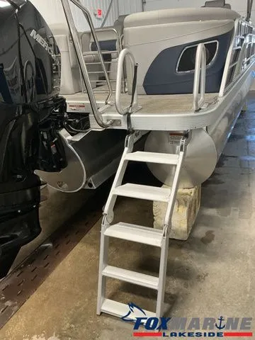 Slide: The Image of Bennington 23 L FASTBACK 23 LFB 2023 - 13