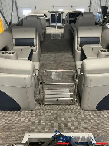 Slide: The Image of Bennington 23 L FASTBACK 23 LFB 2023 - 14