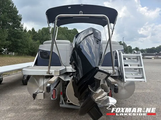 Slide: The Image of Bennington 23 L FASTBACK 23 LFB 2023 - 2
