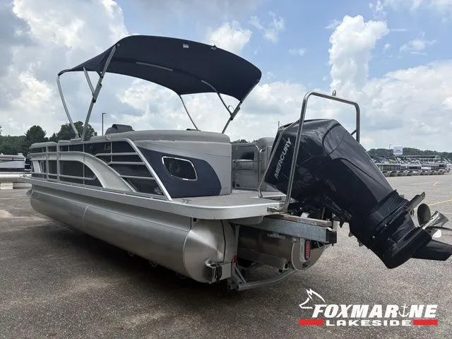 Slide: The Image of Bennington 23 L FASTBACK 23 LFB 2023 - 3
