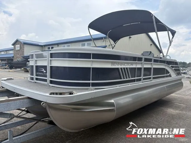 Slide: The Image of Bennington 23 L FASTBACK 23 LFB 2023 - 4