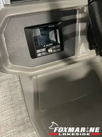 Slide: The Image of Qwest 8520 RLS- RT- M SERIES 2023 - 15