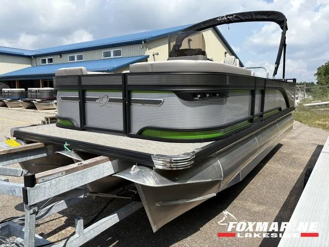 Slide: The Image of Qwest E 822 XRE CRUISE - LTZ 2024 - 4