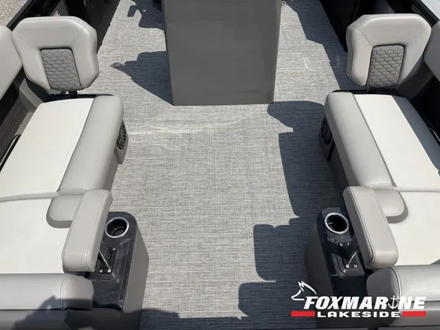 Slide: The Image of Qwest E 822 XRE CRUISE - LTZ 2024 - 5