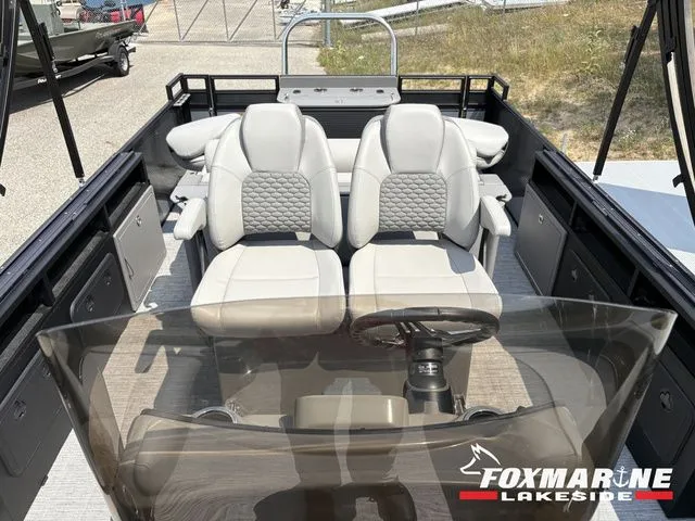 Slide: The Image of Qwest E 822 XRE CRUISE - LTZ 2024 - 6