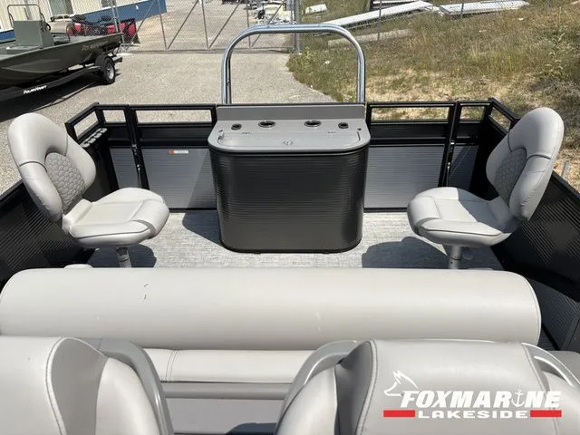 Slide: The Image of Qwest E 822 XRE CRUISE - LTZ 2024 - 7