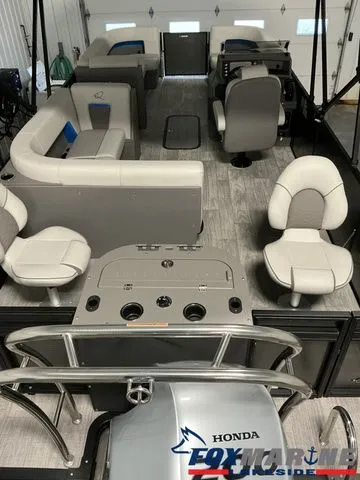 Slide: The Image of Qwest E CLASS 22 XRE CRUISE 2025 - 7