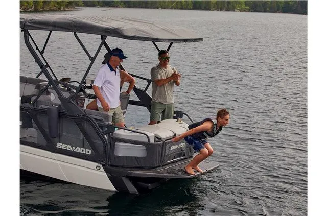 Slide: The Image of Sea-Doo Switch 21 230 2023 - 9