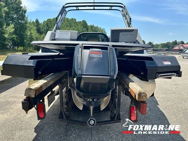 Slide: The Image of Manitou 22 Cruise Bench Stealth 2024 - 2