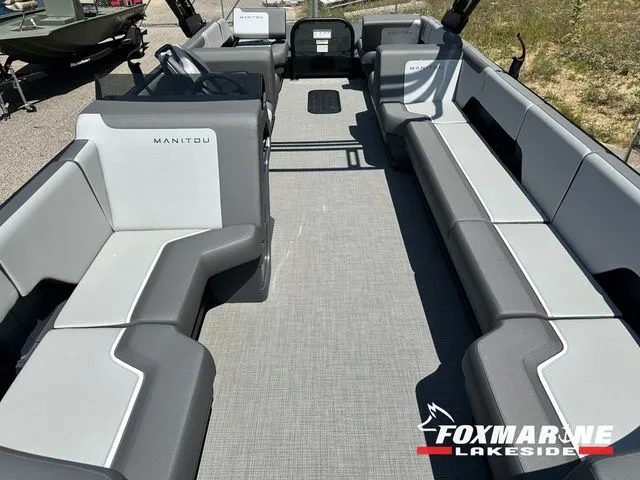Slide: The Image of Manitou 22 Cruise Bench Stealth 2024 - 5