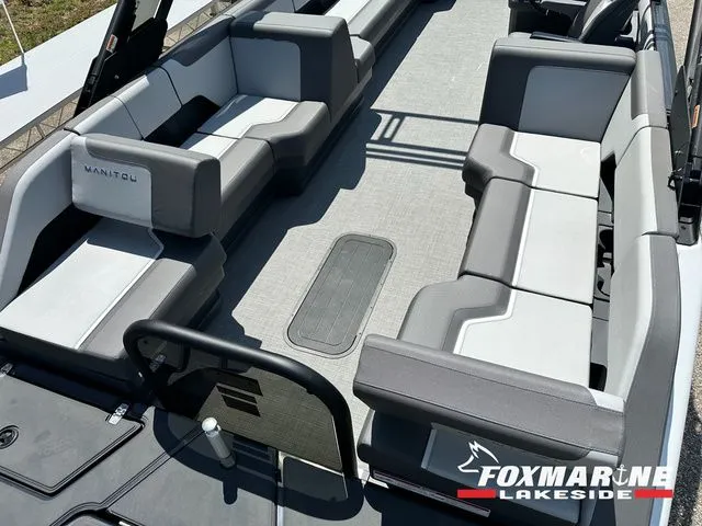 Slide: The Image of Manitou 22 Cruise Bench Stealth 2024 - 7