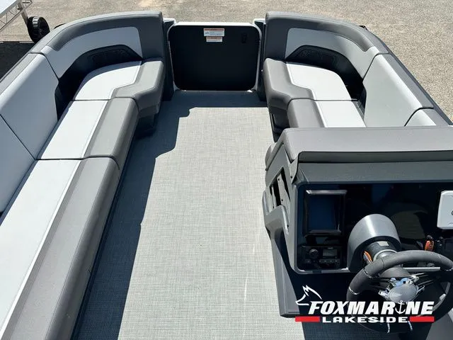 Slide: The Image of Manitou 22 Cruise Bench Stealth 2024 - 9