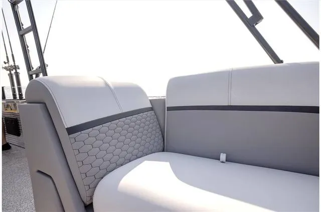 Slide: The Image of Angler Qwest Pontoons AQ 8524 PRO TROLL 2023 - 20