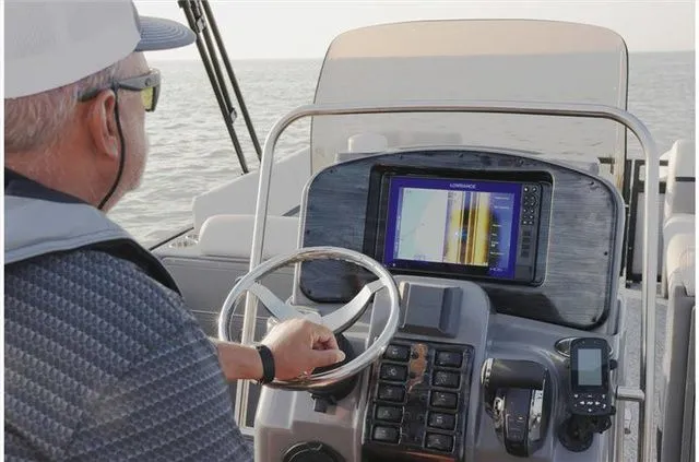Slide: The Image of Angler Qwest Pontoons AQ 8524 PRO TROLL 2023 - 3