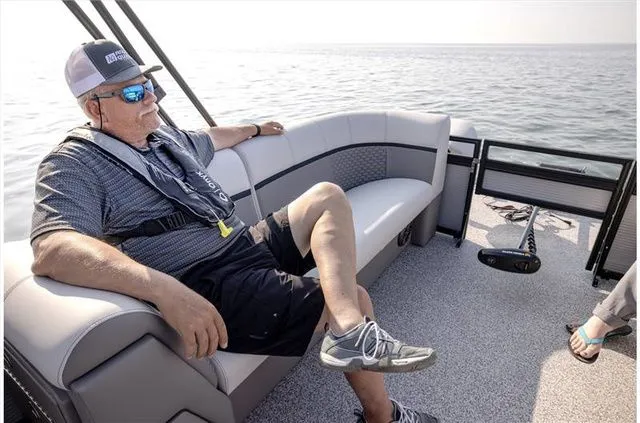 Slide: The Image of Angler Qwest Pontoons AQ 8524 PRO TROLL 2023 - 6