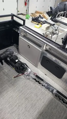 Slide: The Image of Angler Qwest Pontoons A 8522 FAMILY FISH PRO 2023 - 10