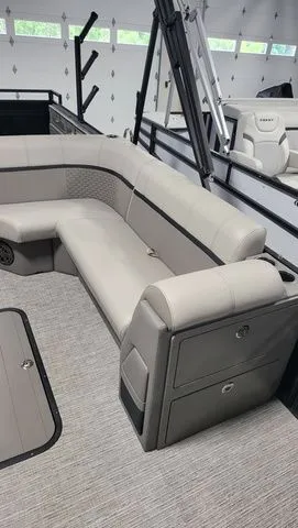 Slide: The Image of Angler Qwest Pontoons A 8522 FAMILY FISH PRO 2023 - 4