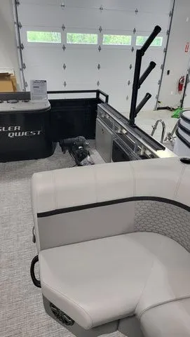 Slide: The Image of Angler Qwest Pontoons A 8522 FAMILY FISH PRO 2023 - 6