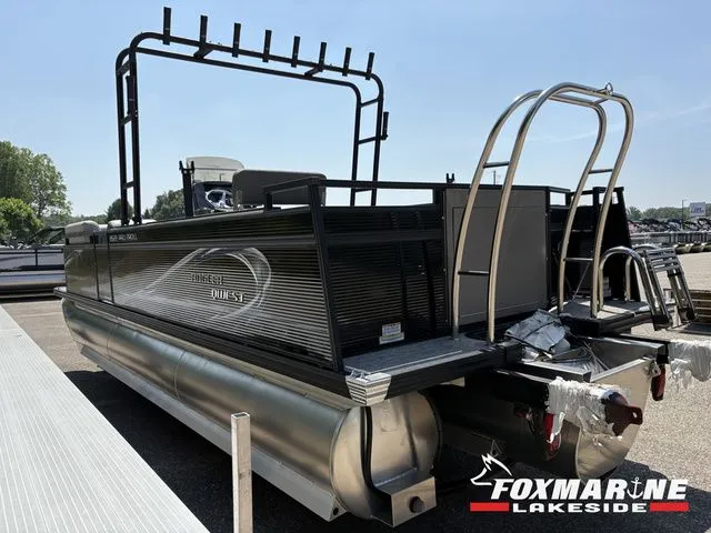Slide: The Image of Angler Qwest Pontoons 8522 PRO TROLL 2023 - 3