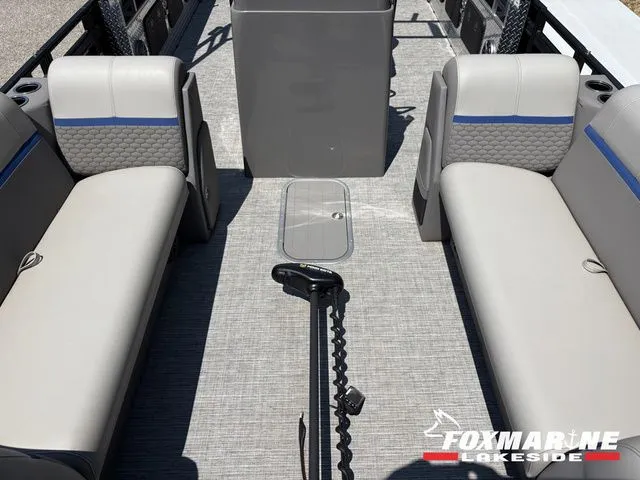 Slide: The Image of Angler Qwest Pontoons 8522 PRO TROLL 2023 - 5