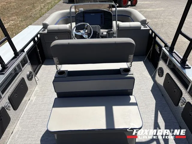 Slide: The Image of Angler Qwest Pontoons 8522 PRO TROLL 2023 - 8