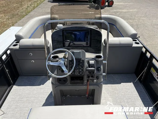 Slide: The Image of Angler Qwest Pontoons 8522 PRO TROLL 2023 - 9