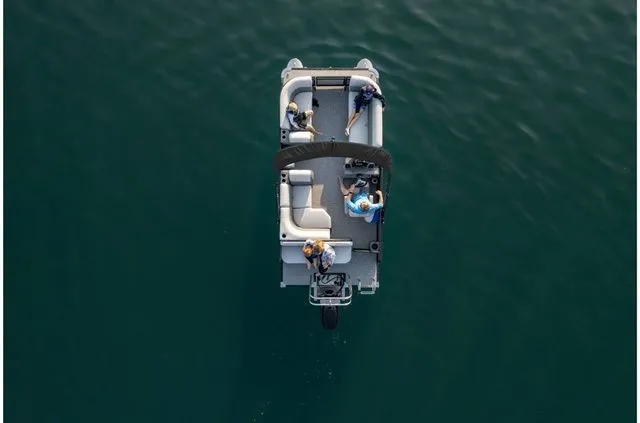 Slide: The Image of Qwest E 818 LANAI LT 2022 - 9