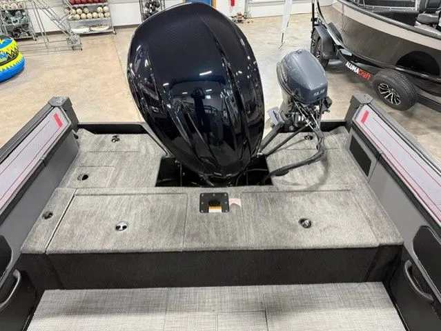 Slide: The Image of Alumacraft TROPHY 205X SP 2026 - 12