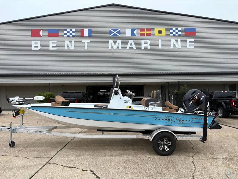The Image of 2026 Xpress H20B Hyper-Lift Bay boat at Bent Marine. - 1
