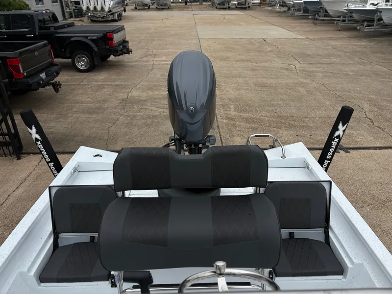 Slide: The Image of 2026 Xpress H22B Hyper-Lift Bay boat with outboard motor. - 5