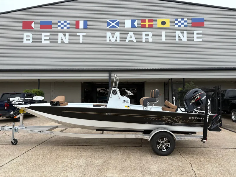 The Image of 2026 Xpress H20B Hyperlift-Bay boat at Bent Marine. - 1