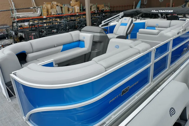 The Image of Sun Tracker Party Barge 20 DLX 2026 - undefined
