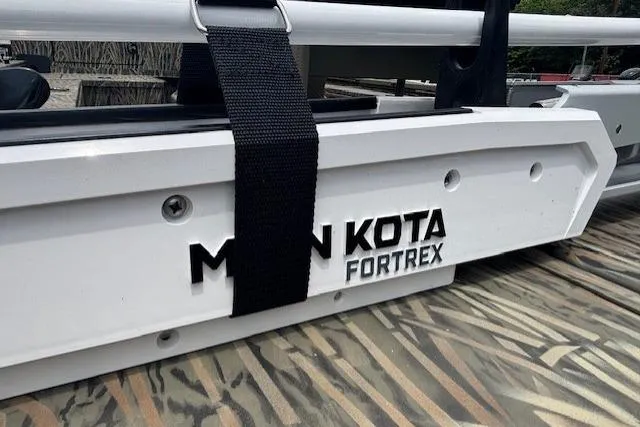 Slide: The Image of Minn Kota Fortrex motor on 2026 Tracker Grizzly 2072 CC Sportsman Kicker boat. - 22
