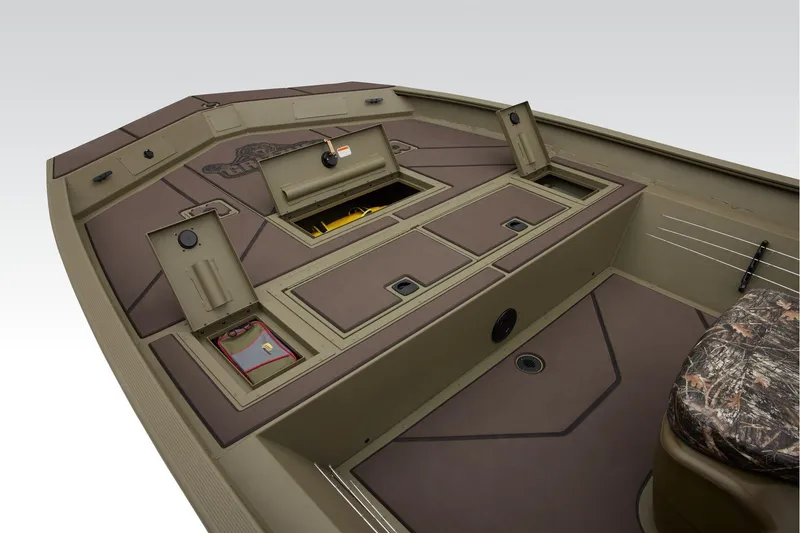 Slide: The Image of Tracker Grizzly 2072 CC 2026 - 23