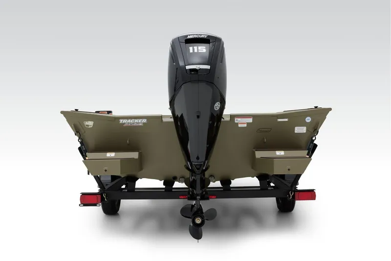 Slide: The Image of Tracker Grizzly 2072 CC 2026 - 45