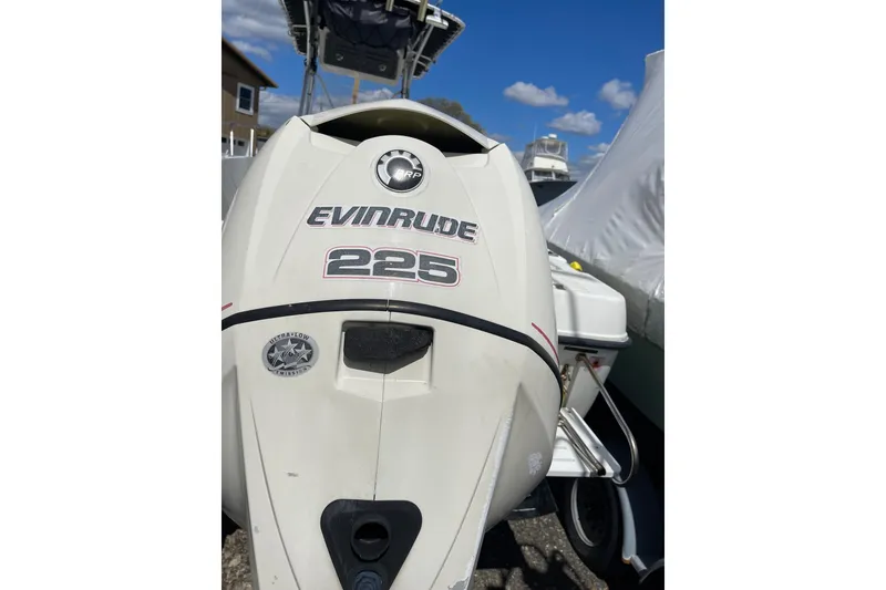 Slide: The Image of Evinrude 225 outboard motor on 2000 Hydra-Sports 230 Seahorse CC boat. - 4