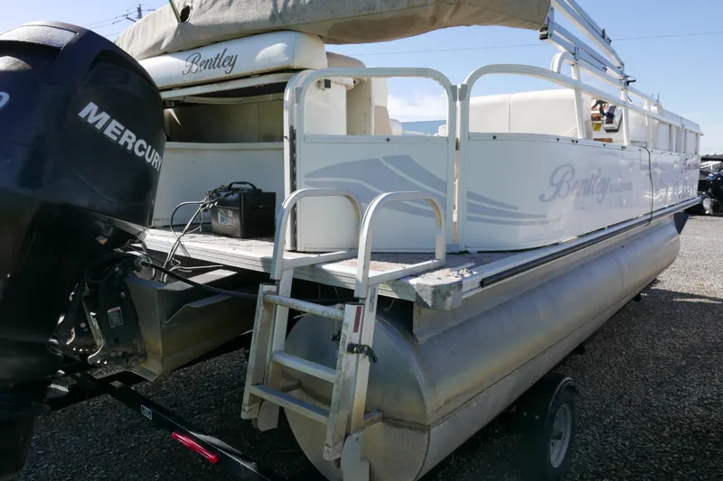 Slide: The Image of 2008 Bentley Pontoons 200 CRUISE with Mercury engine on trailer. - 4
