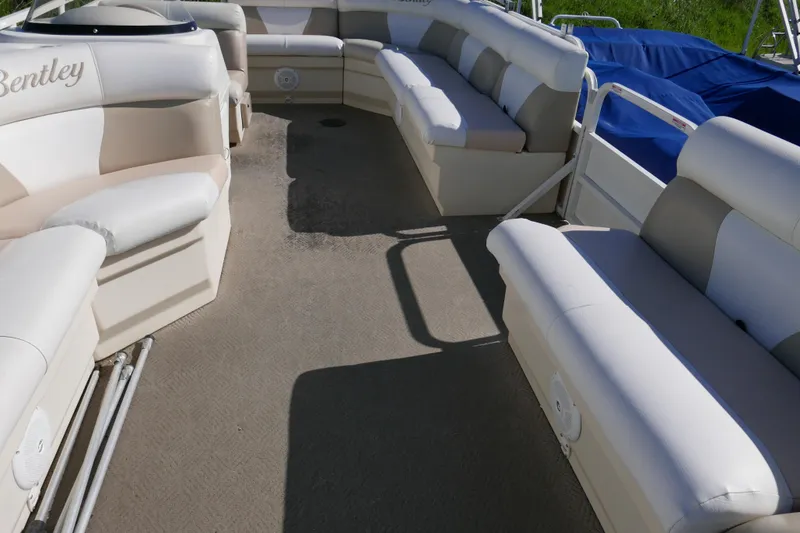 Slide: The Image of 2008 Bentley Pontoons 200 CRUISE interior with beige and white seating arrangement. - 6