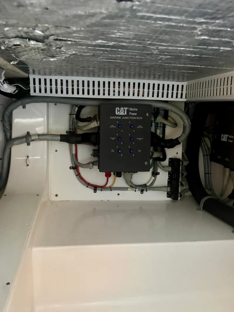 Slide: The Image of Cabo 35 Flybridge Sportfisher 2005 - 44