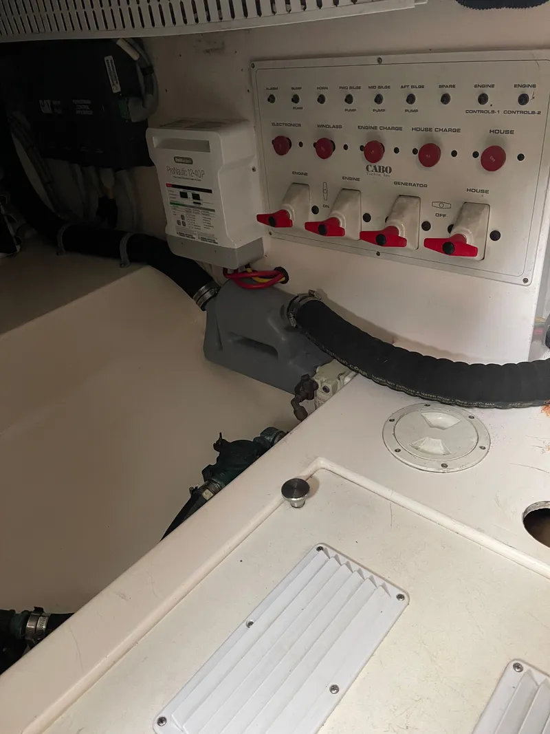 Slide: The Image of Cabo 35 Flybridge Sportfisher 2005 - 10