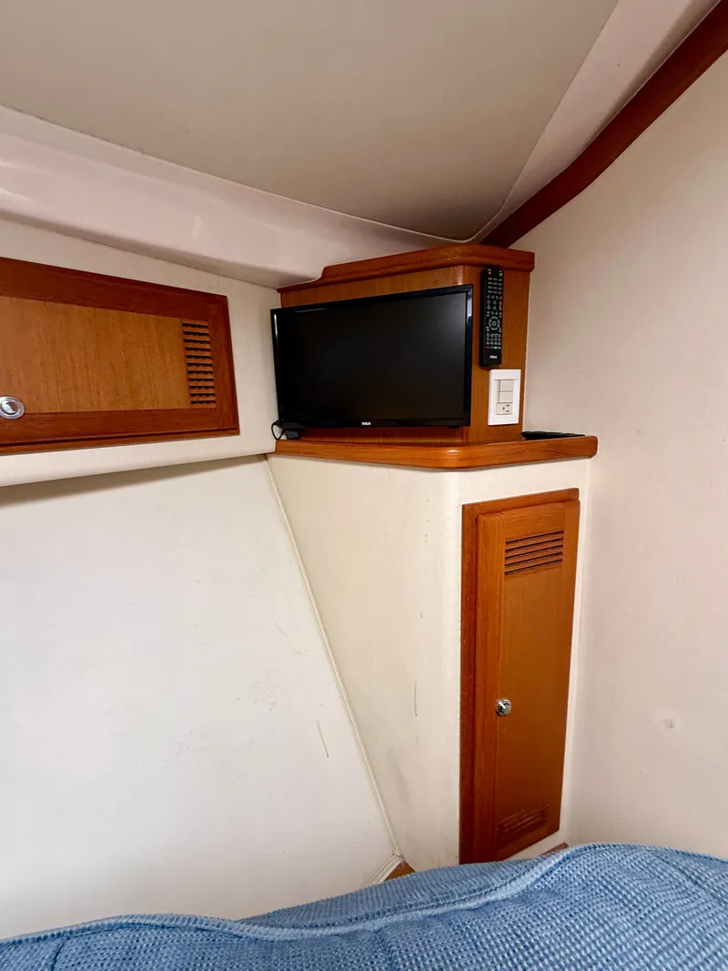 Slide: The Image of Cabo 35 Flybridge Sportfisher 2005 - 20