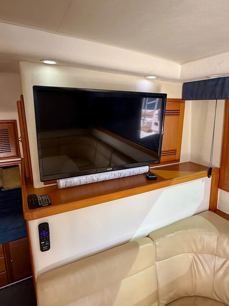 Slide: The Image of Cabo 35 Flybridge Sportfisher 2005 - 12