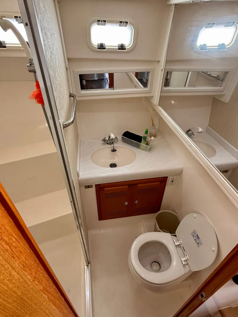 Slide: The Image of Cabo 35 Flybridge Sportfisher 2005 - 15