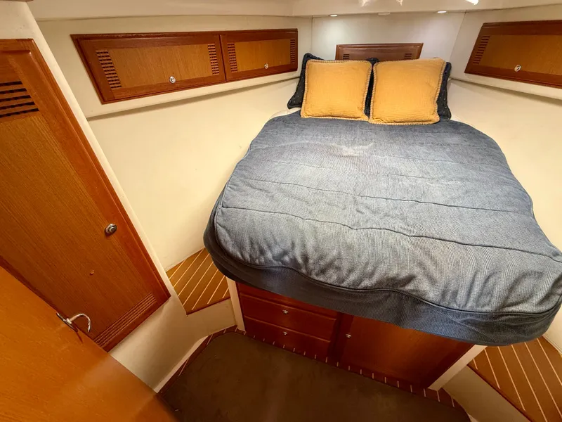 Slide: The Image of Cabo 35 Flybridge Sportfisher 2005 - 18