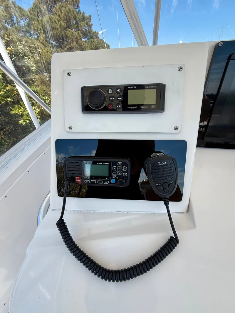 Slide: The Image of Cabo 35 Flybridge Sportfisher 2005 - 26