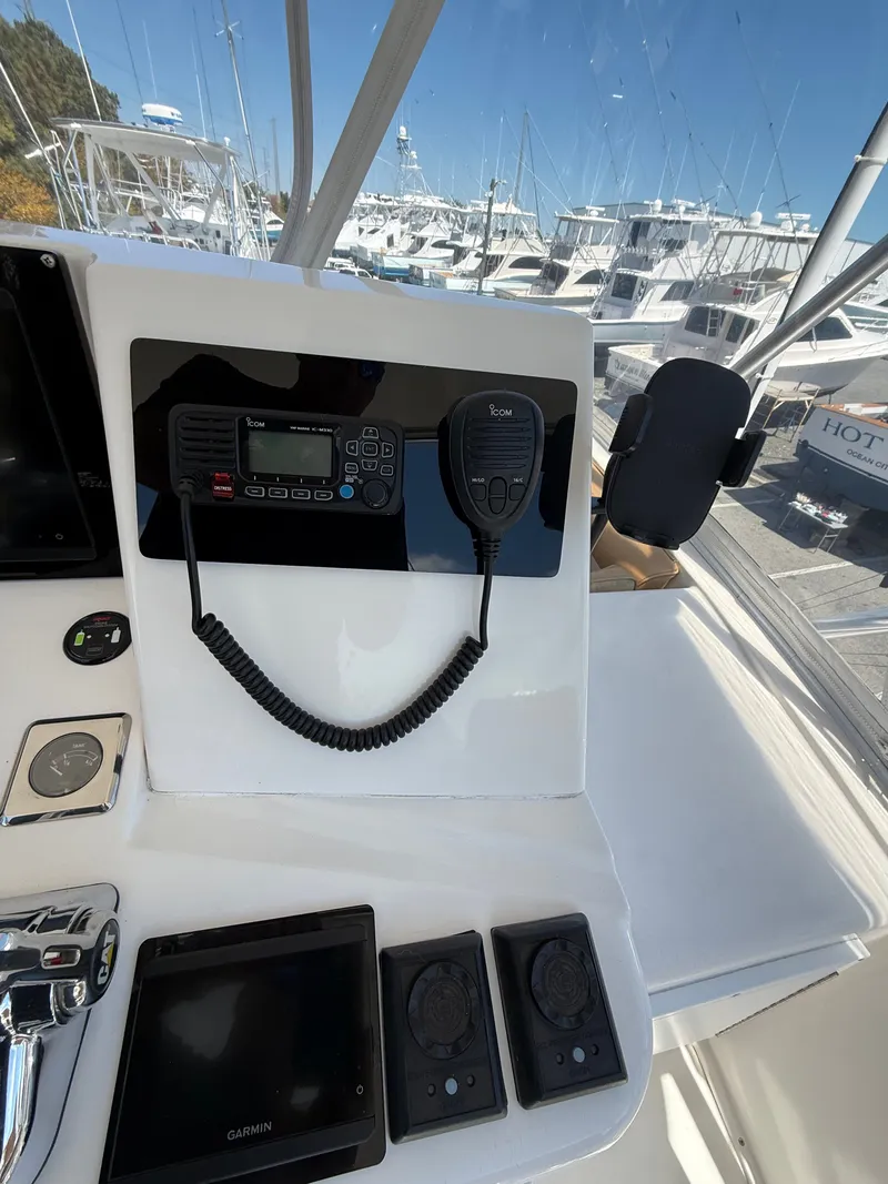 Slide: The Image of Cabo 35 Flybridge Sportfisher 2005 - 27