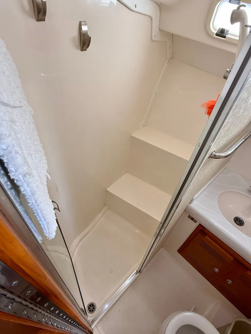 Slide: The Image of Cabo 35 Flybridge Sportfisher 2005 - 16
