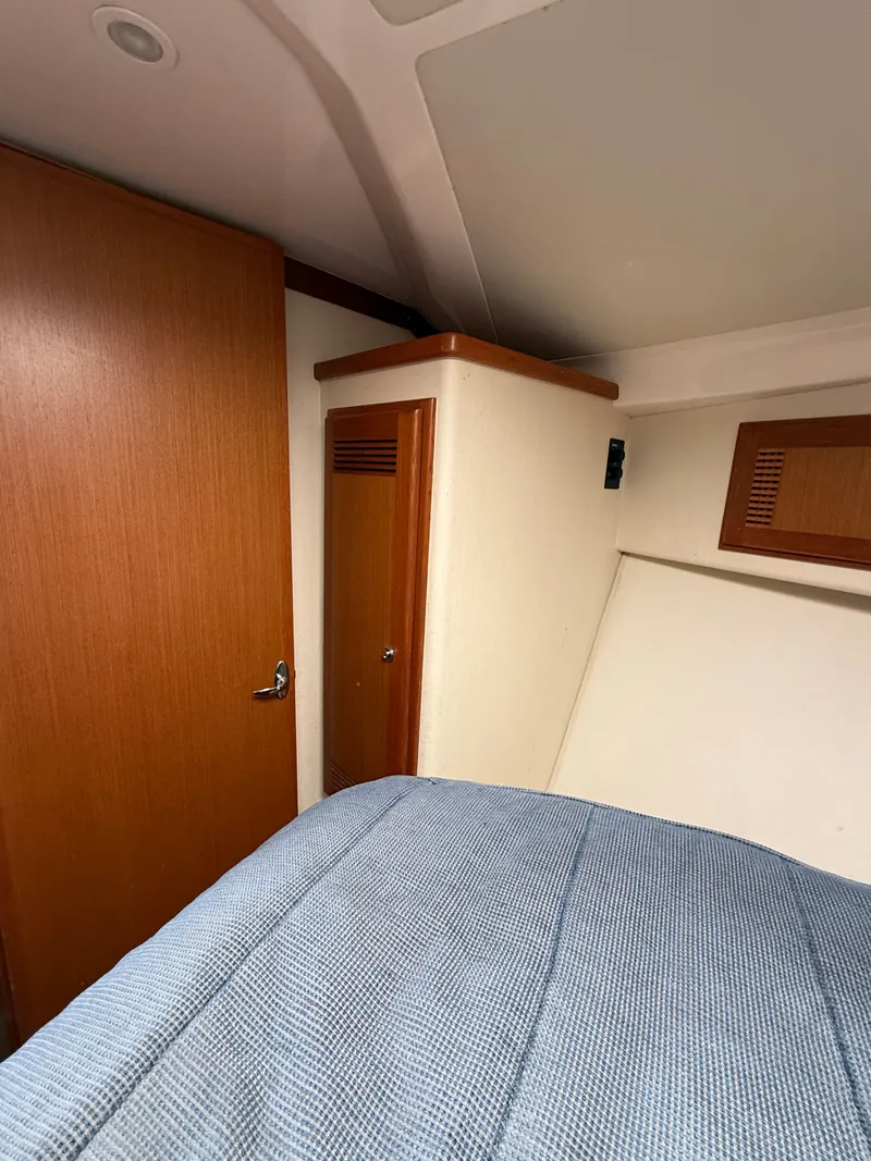 Slide: The Image of Cabo 35 Flybridge Sportfisher 2005 - 19